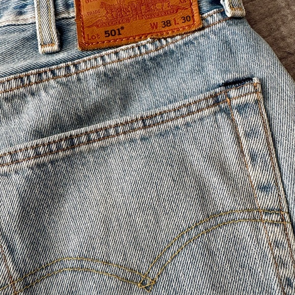 Levi's 501 Light Blue Men's Jeans - Picture 2 of 4
